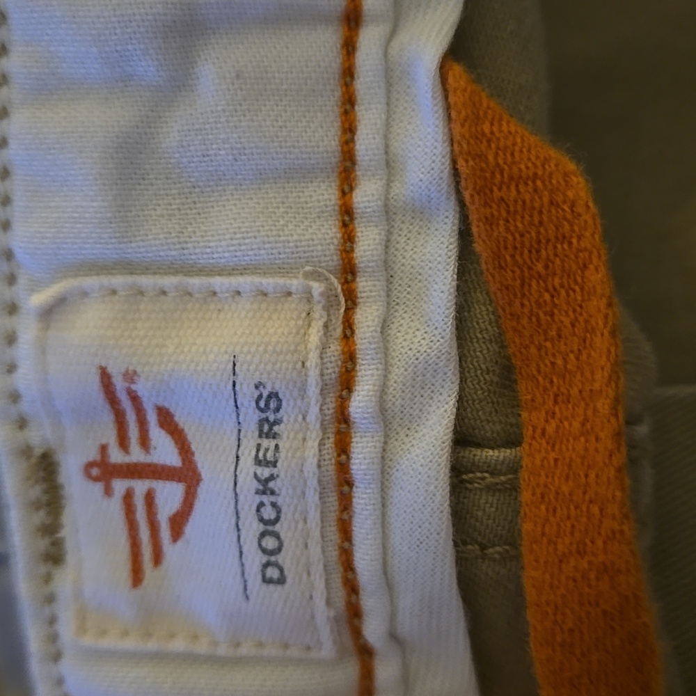 Dockers Classic Men's Khaki Pants Chinos Cotton Stretch Flat Front 42 X 30 EUC - Picture 2 of 6